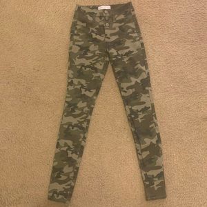 No Boundaries • Camouflage Skinny Jeans